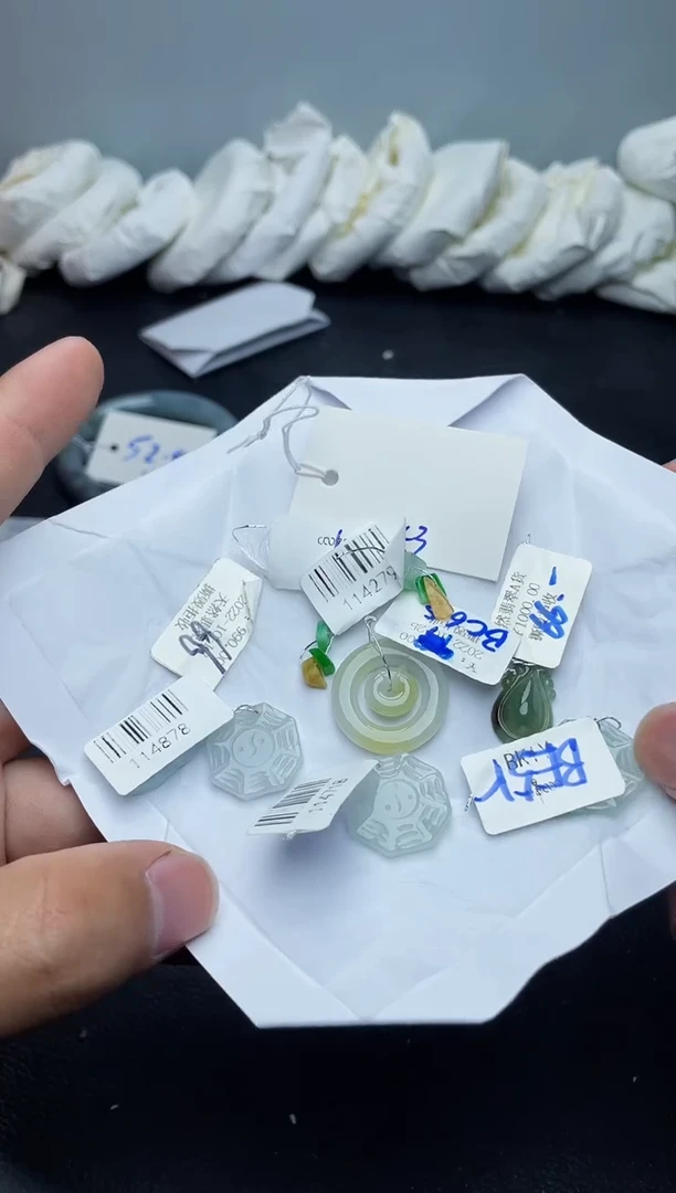 未镶嵌手镯翡翠253