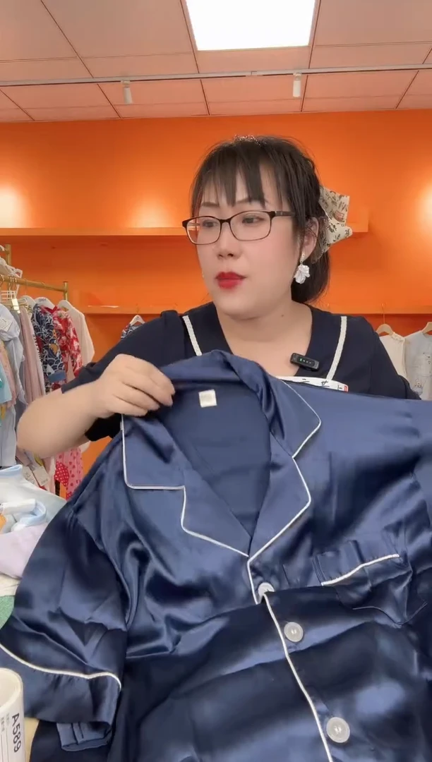 581过款直播婴儿水杯宽口径有瑕疵介意勿拍