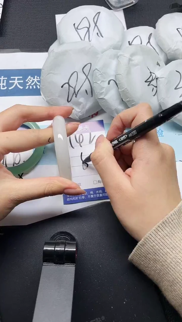 未镶嵌手镯石英质玉142-52