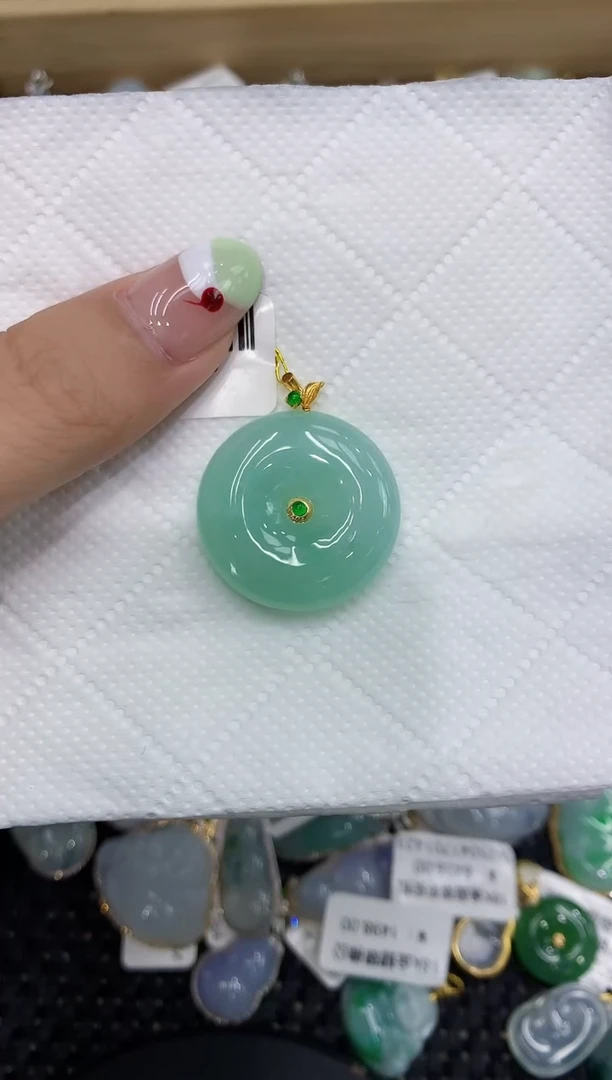 翡翠18K金镶嵌颈饰111111111111