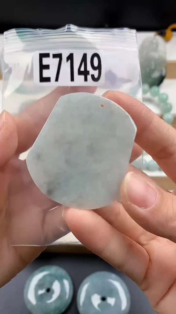 颈饰未镶嵌翡翠天然翡翠吊坠挂件