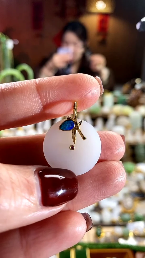 【闪购商品】和田玉吊坠18K金镶嵌。