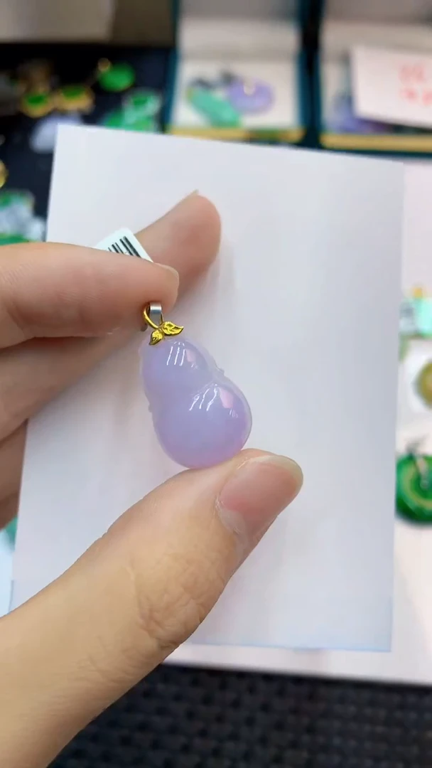 翡翠18K金镶嵌颈饰             1