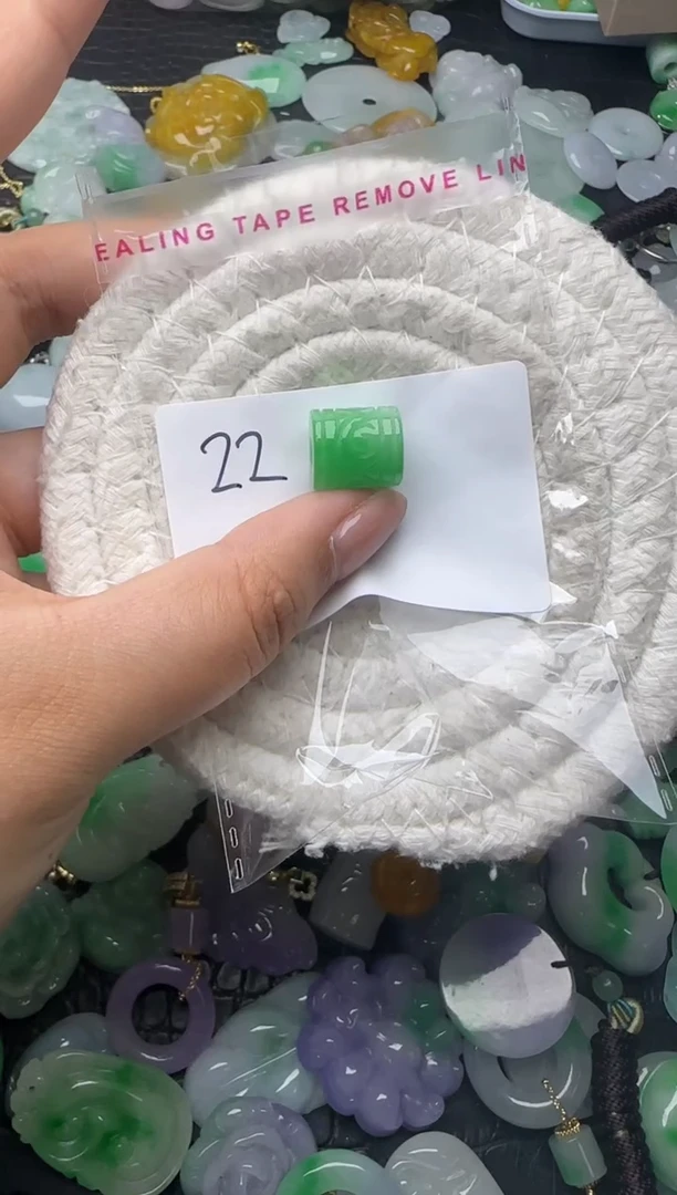 颈饰未镶嵌翡翠缅甸翡翠吊坠