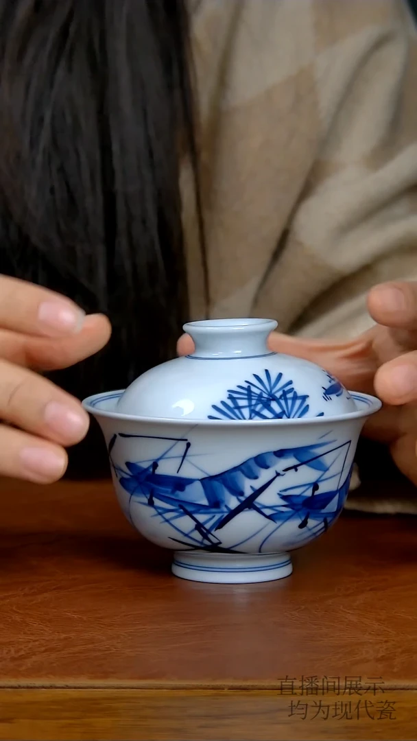 其他瓷写意虾趣两才盖碗