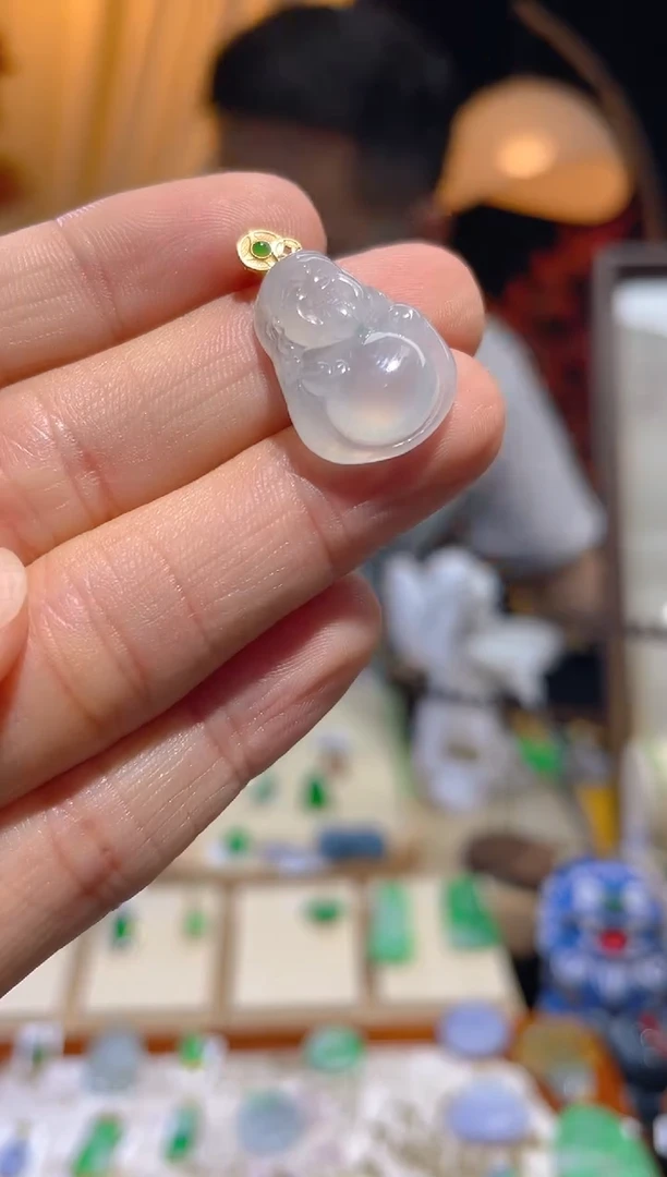 翡翠18K金镶嵌颈饰财神