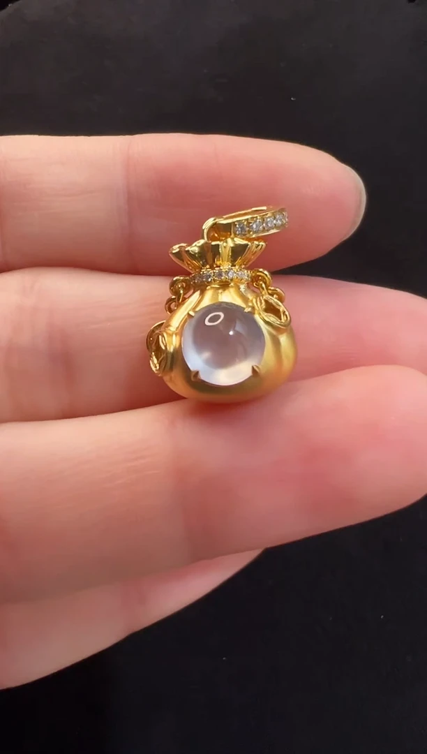 吊坠(不含链)18K金镶嵌翡翠玻璃种白冰蛋面小滴溜