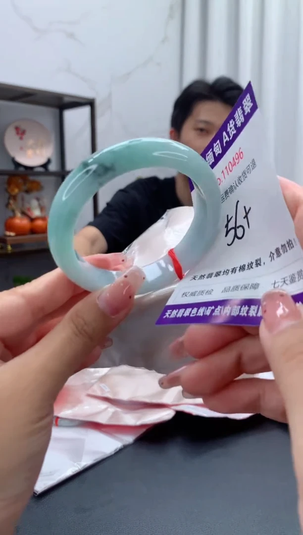 未镶嵌手镯翡翠有纹，完美者勿拍