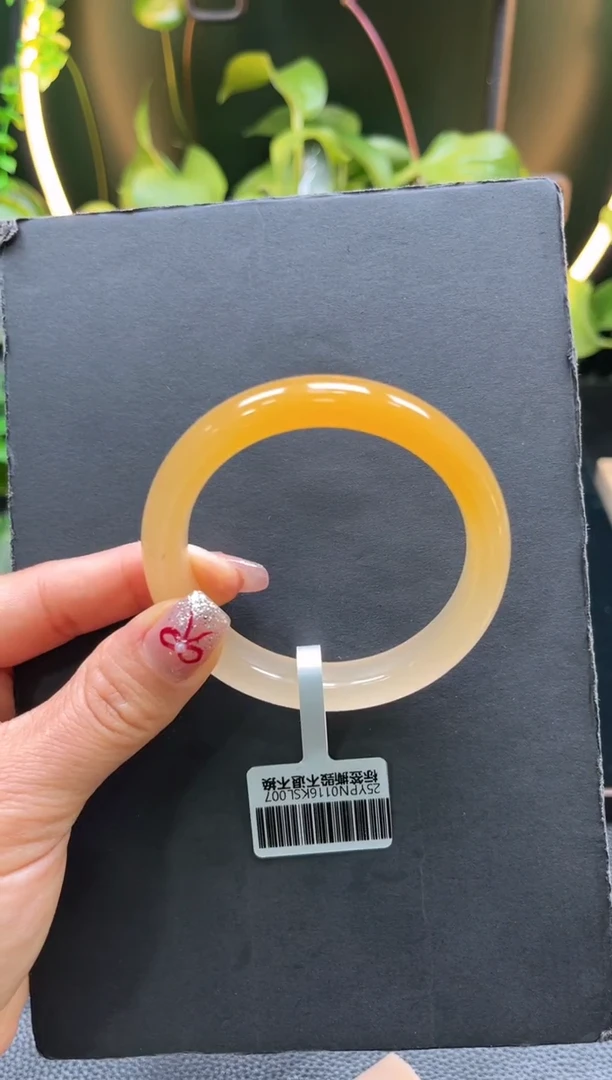 【闪购商品】石英质玉手镯未镶嵌+56+艳艳