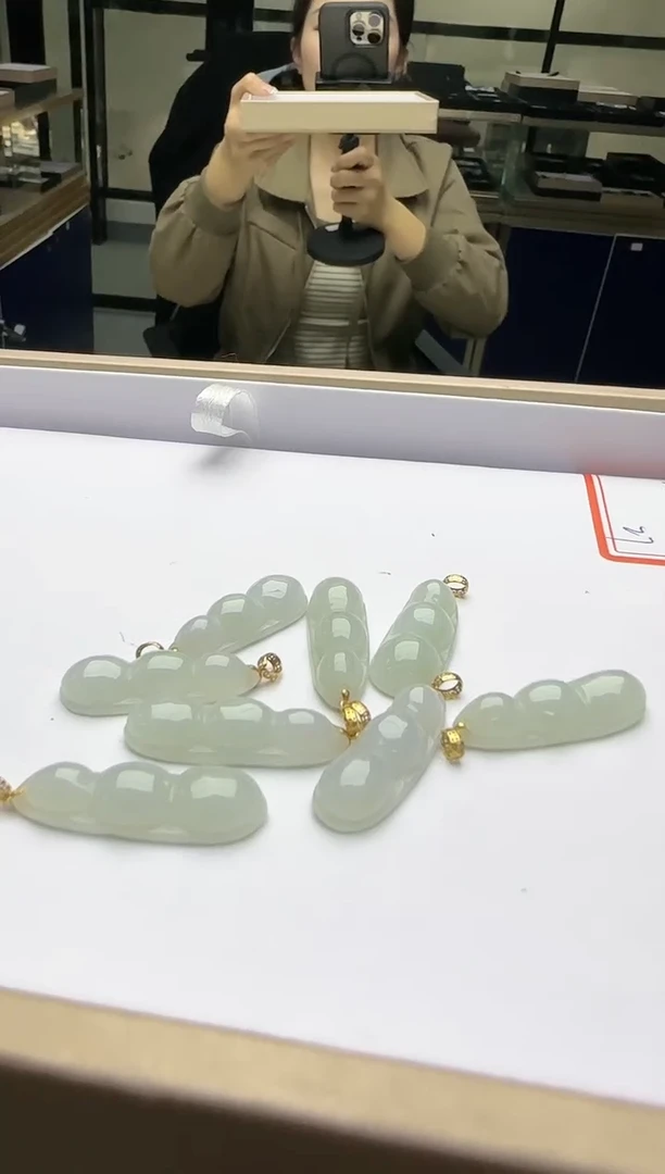 【闪购商品】翡翠颈饰18K金镶嵌多样性发其一