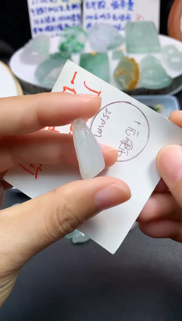 颈饰未镶嵌翡翠吊坠