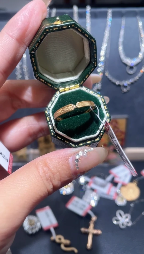 【闪购商品】钻石戒指/指环18K金镶嵌钻石戒指