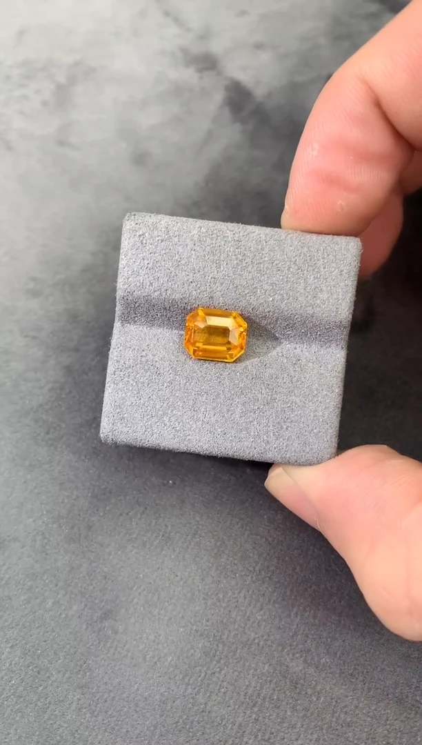 裸石彩色蓝宝石金丝雀 3.02CT