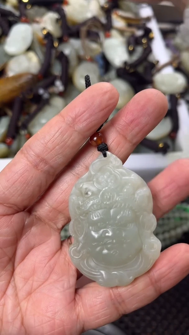 【闪购商品】和田玉颈饰未镶嵌多样性发货没有证书拍一发一有瑕