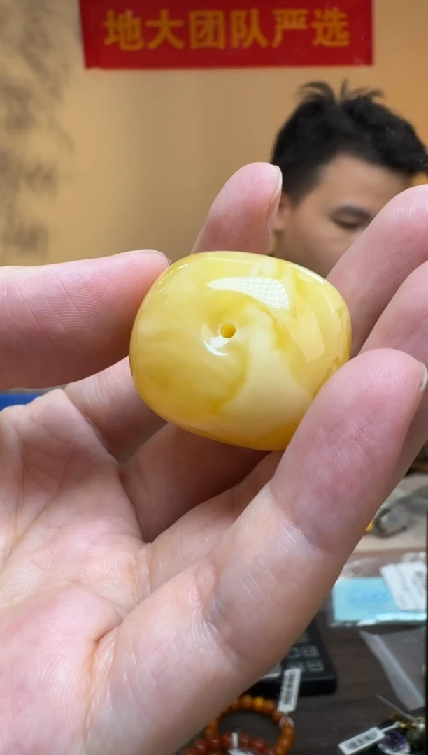 琥珀吊坠(不含链)未镶嵌约10.4g琥珀蜜蜡藏扣吊坠