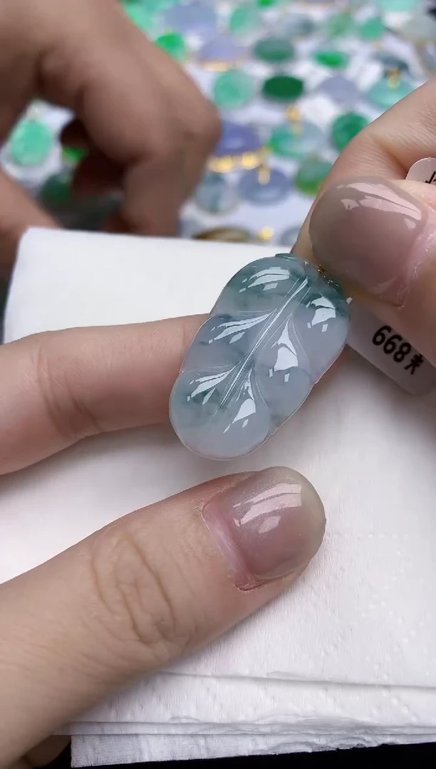【闪购商品】翡翠颈饰未镶嵌天然翡翠A货