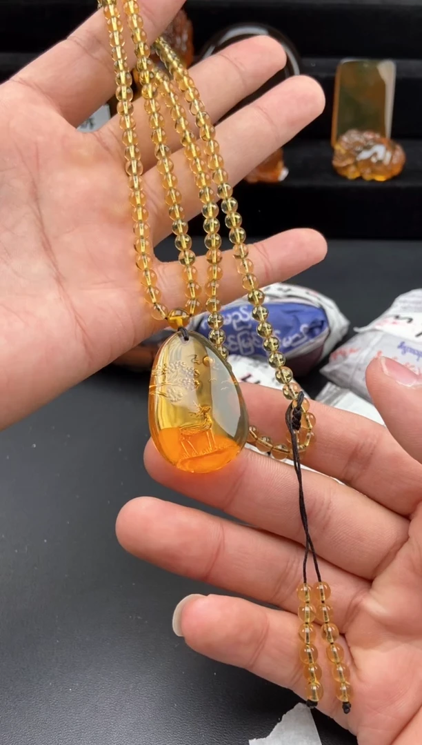 【闪购商品】琥珀颈饰未镶嵌阴雕小鹿毛衣链一套