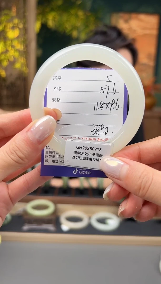 未镶嵌手镯和田玉5微色差