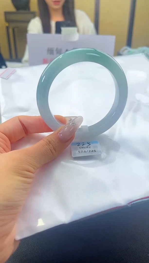 未镶嵌手镯翡翠退货标签需完好-225