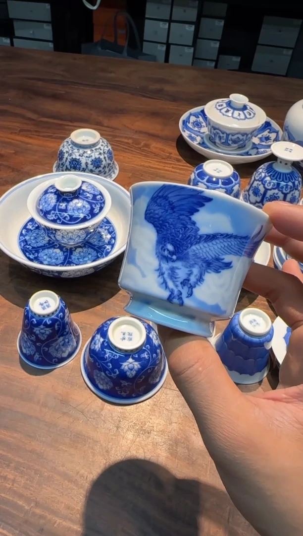 妙色 青花雄鹰手握杯