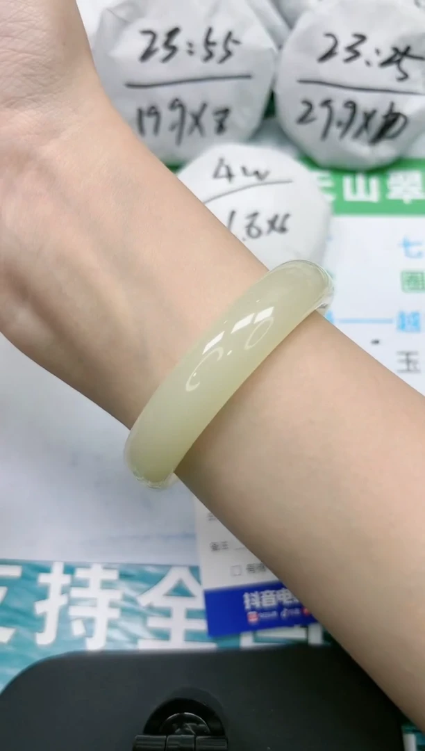 【闪购商品】石英质玉手镯未镶嵌K295-53/63