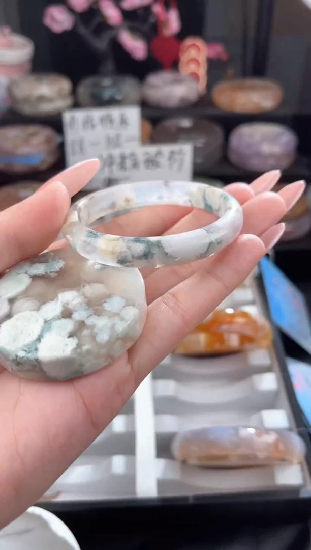 【闪购商品】石英质玉手镯未镶嵌51