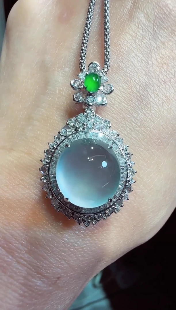 【闪购商品】翡翠吊坠(不含链)18K金镶嵌蛋面