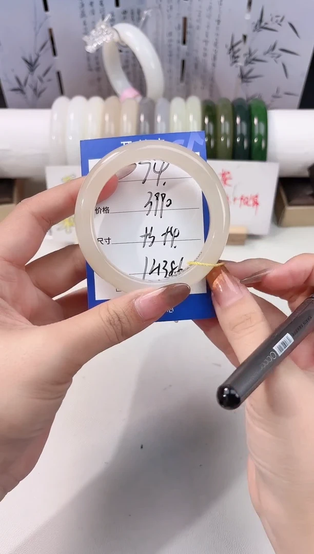 未镶嵌手镯和田玉藕粉74