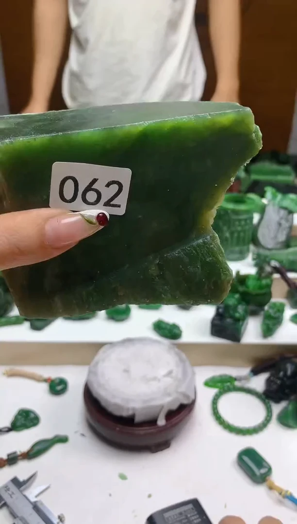 和田玉（碧玉）未镶嵌珠宝半成品1