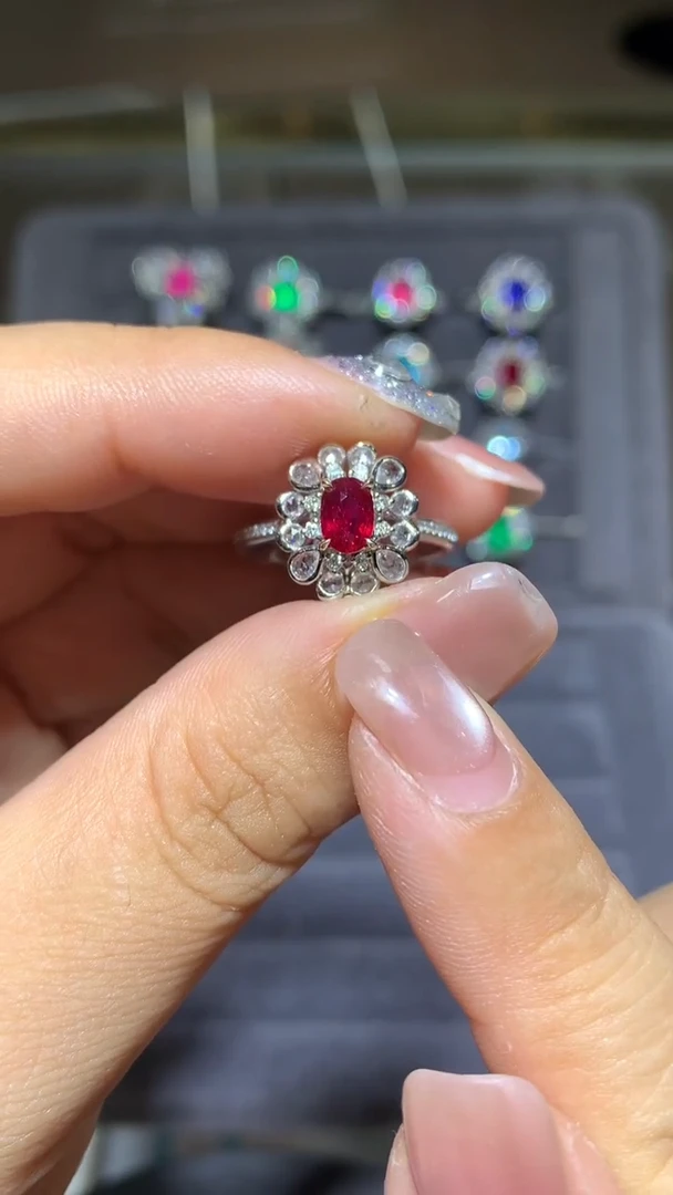 18K金镶嵌戒指红宝石0.69ct
