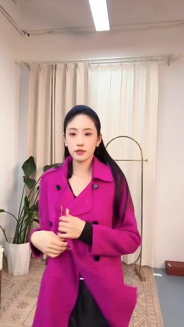 女士时尚搭配外套