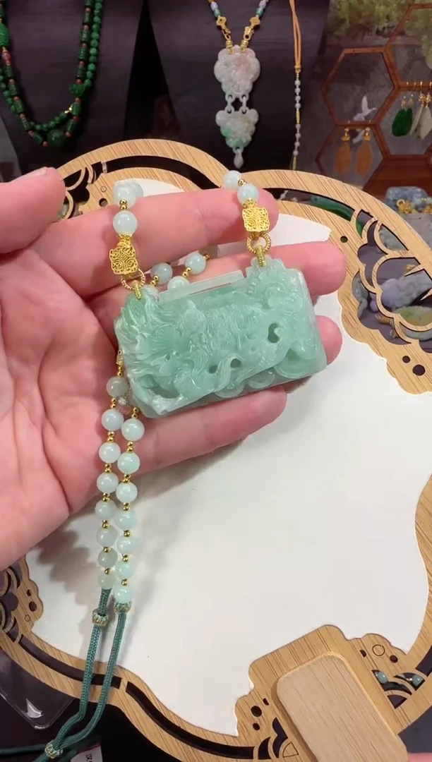 【闪购商品】翡翠颈饰未镶嵌拍照