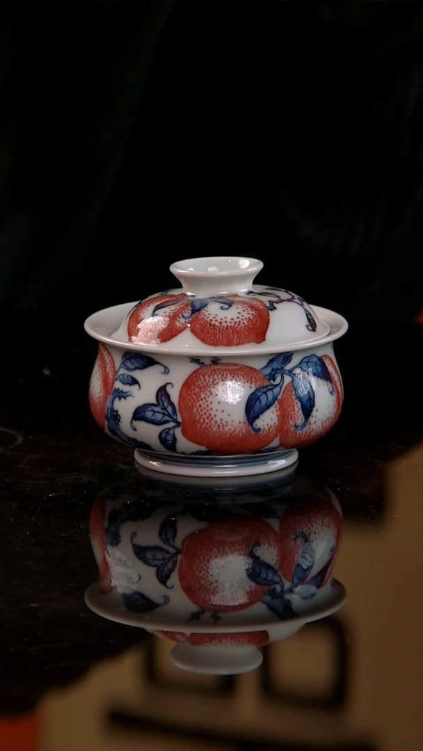 刻画堂青花釉里红寿桃盖碗