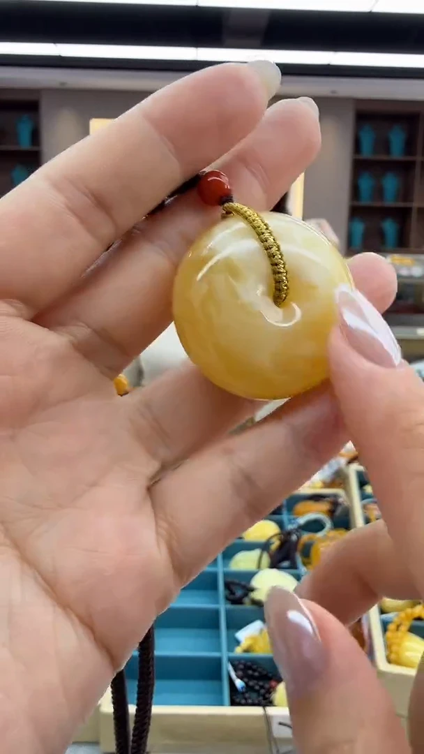 琥珀颈饰未镶嵌160秒拍号 假一罚三