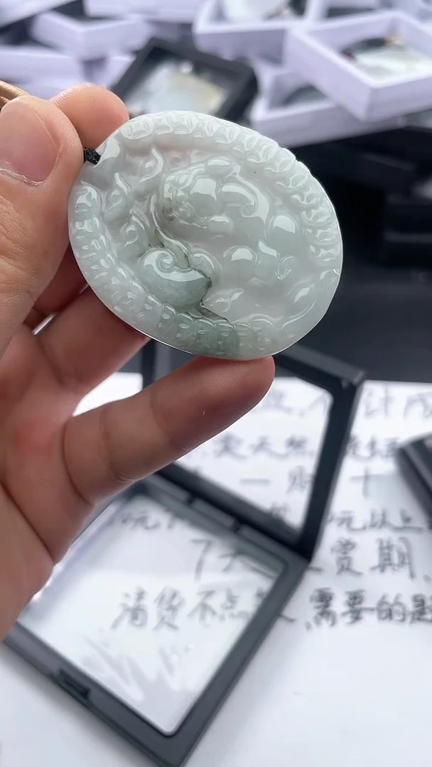 翡翠未镶嵌颈饰..../7/28/ 93