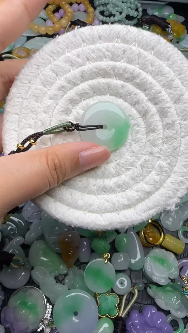 颈饰未镶嵌翡翠缅甸翡翠吊坠
