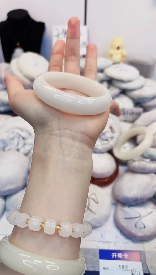 【闪购商品】石英质玉手镯未镶嵌182-财气镯圈口58