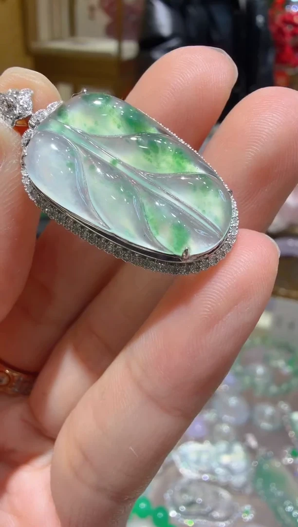 吊坠(不含链)18K金镶嵌翡翠多样性团购发货一件