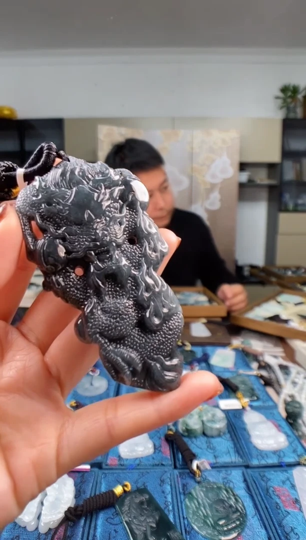 颈饰未镶嵌翡翠多样性发其一