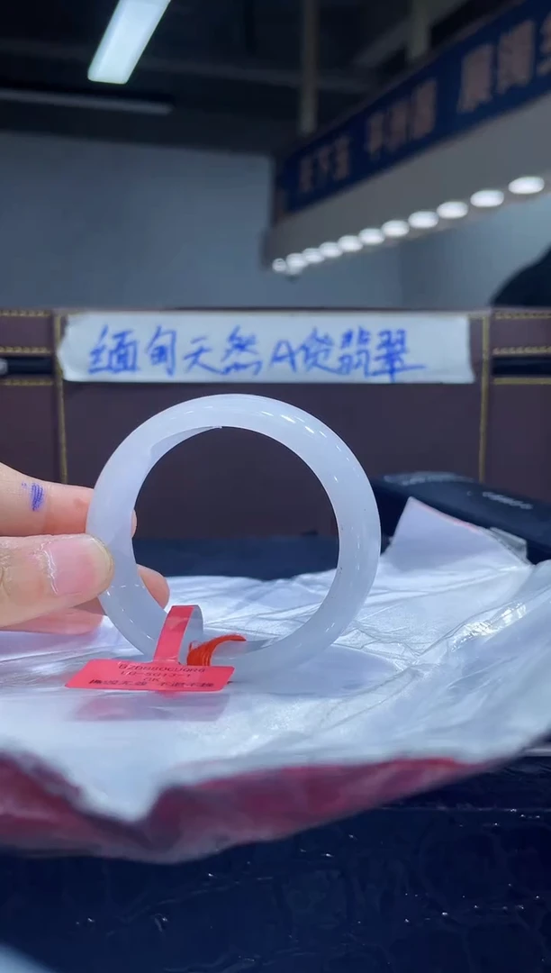 未镶嵌手镯（贵妃镯）翡翠8