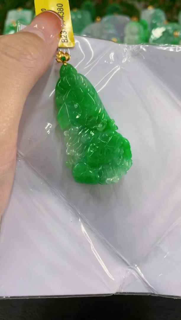 吊坠(不含链)18K金镶嵌翡翠挂件