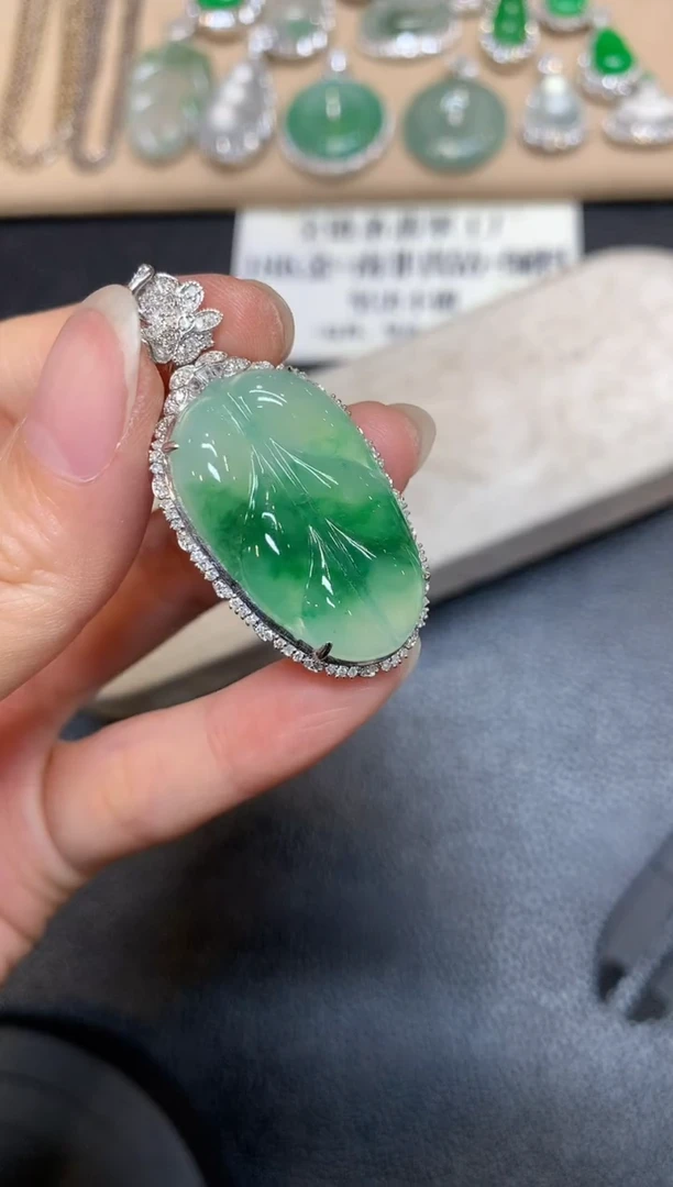 翡翠18K金镶嵌颈饰树叶【无服务费