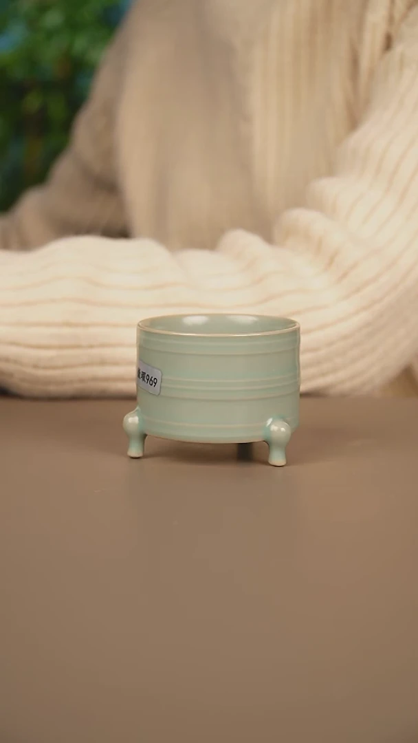 仿古三足杯微暇