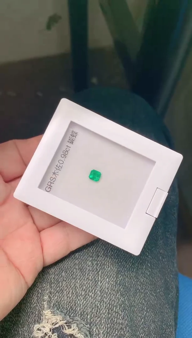 裸石祖母绿0.98ct   grs