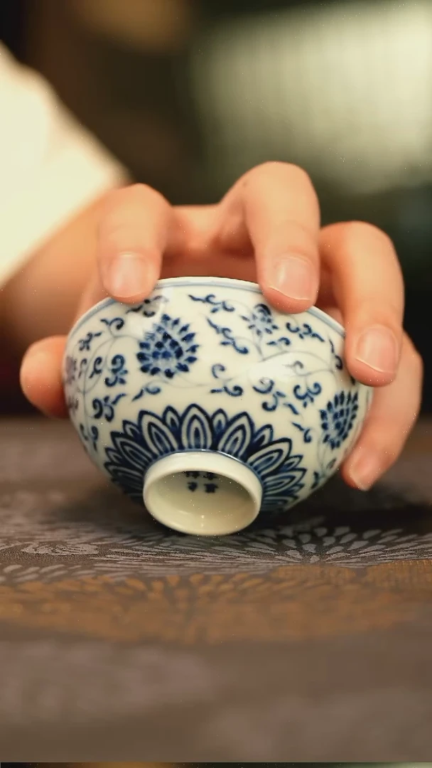 特价仿明缠枝莲宫碗
