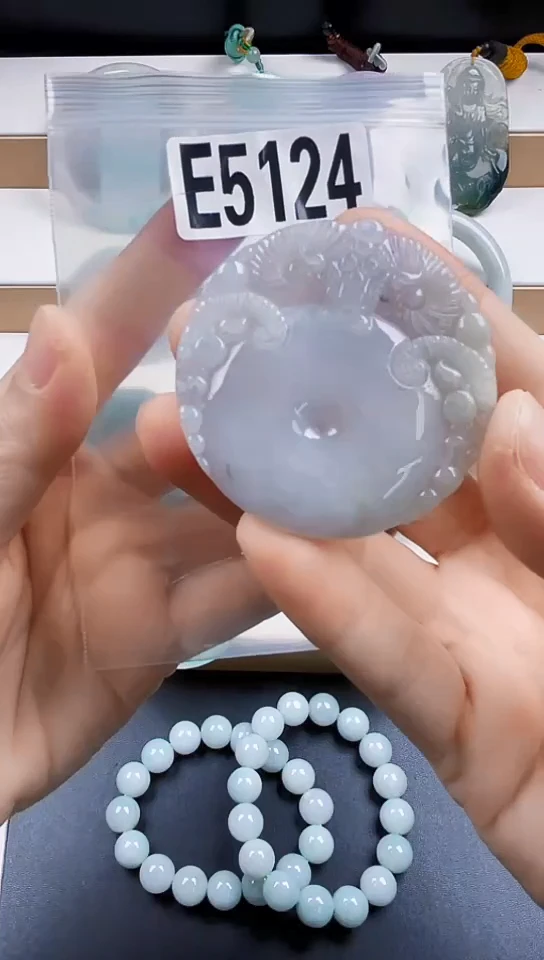 颈饰未镶嵌翡翠天然翡翠吊坠挂件