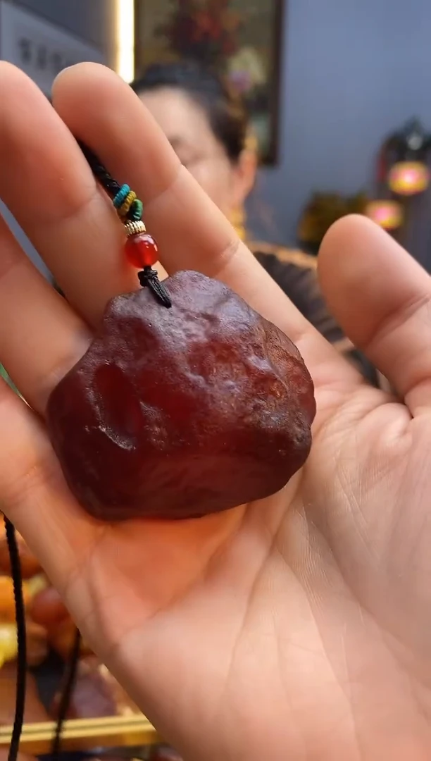 未镶嵌颈饰琥珀吊坠