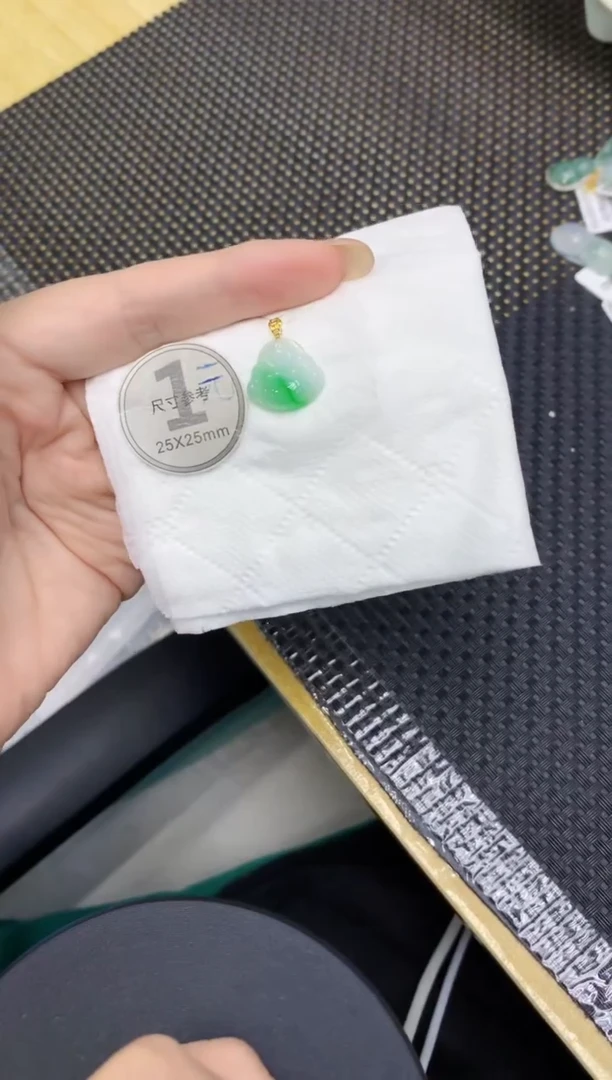 颈饰18K金镶嵌翡翠11111111