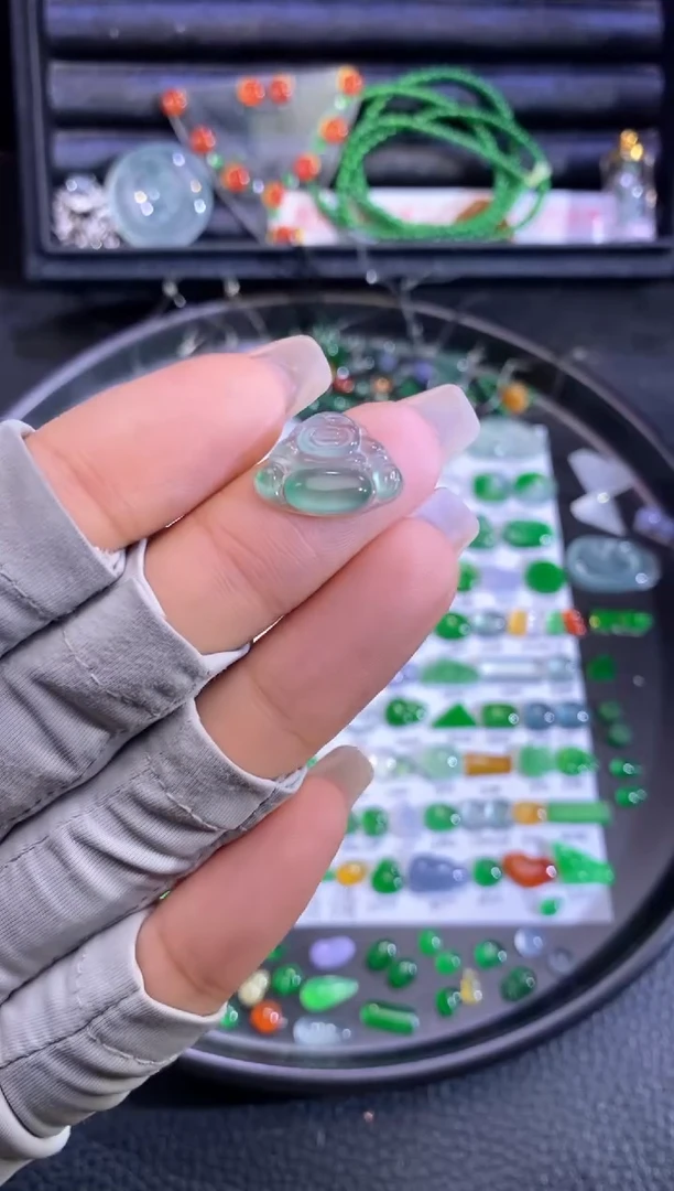 未镶嵌挂件翡翠佛公