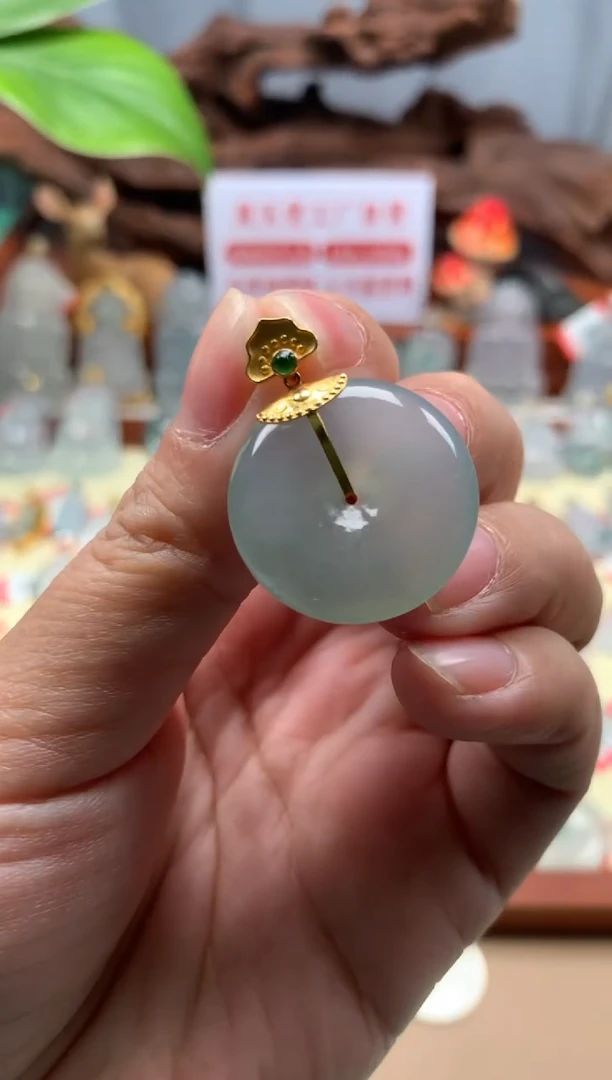 【闪购商品】翡翠颈饰18K金镶嵌平安扣